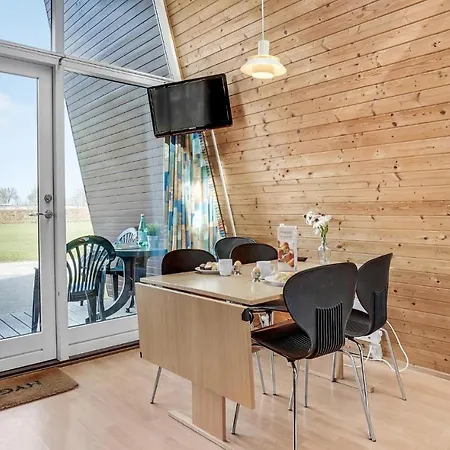 2 Bedroom Lovely In