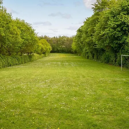 2 Bedroom Lovely In